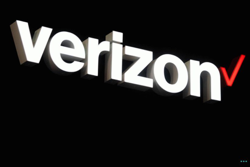 Logo Verizon di atas latar belakang hitam.
